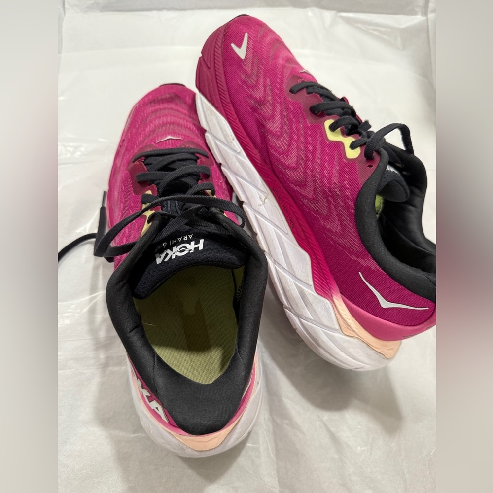 Pink & Black HOKA ARAHI 6 Running Shoe Size 11